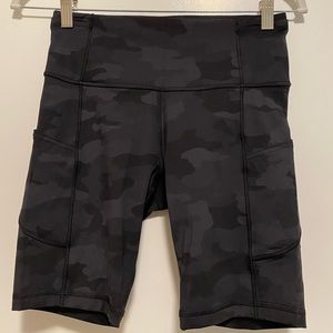 Lululemon Fast and Free Size 6 HR 8 inch shorts